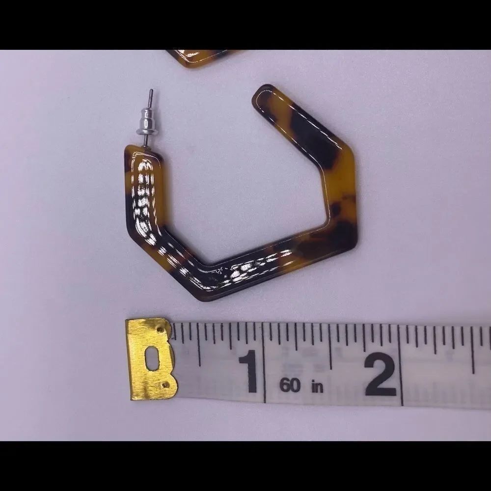 4/$20 Geometric Tortoise Hoop Earrings - Picture 4 of 5